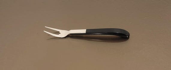 Olive/Pickle Fork - Contrast by Lunt Sterling Silver Tines