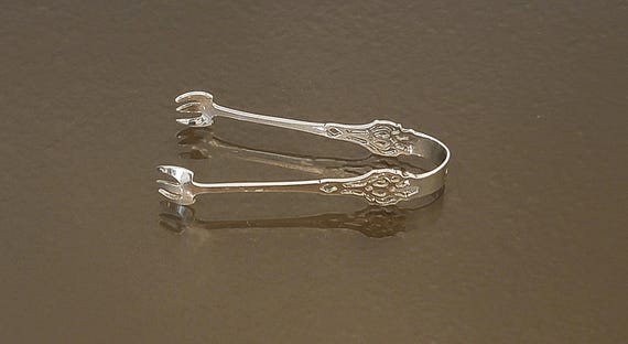 Vintage Lunt Chippendale Sterling Silver Sugar Tongs – Pierced Openwork Design – 3.5 Inches