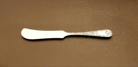 Small Flat Butter Spreader - Old Maryland Engraved Sterling Silver
