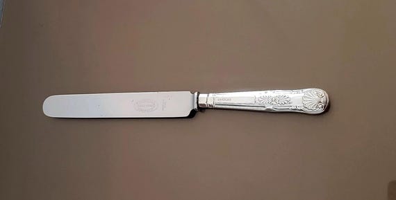 Kings Pattern Large Dinner Knife made in London, England circa 1940