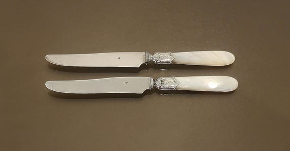 Pair of Antique Mother of Pearl Hors d’oeuvres Knives 6-1/2"