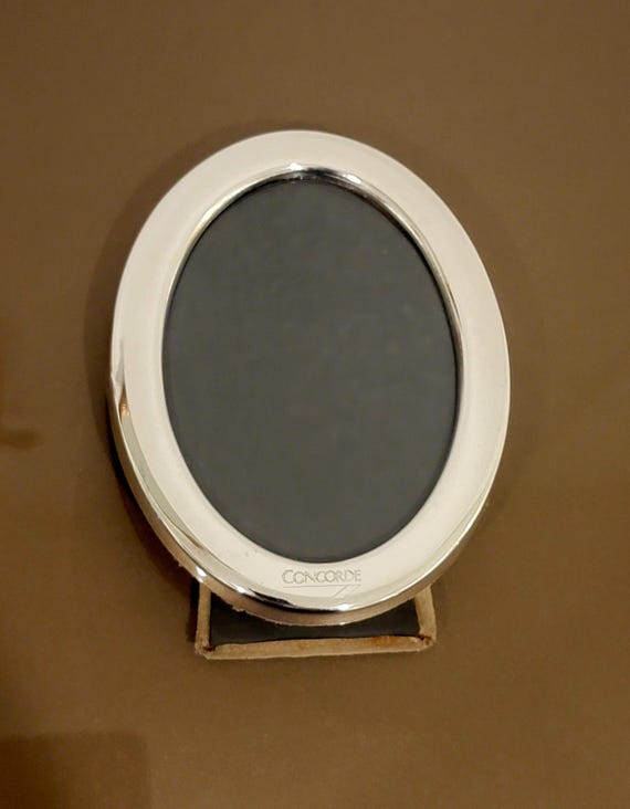 Sterling Silver Concorde Oval Picture Frame 3-5/8" x 2-3/8"