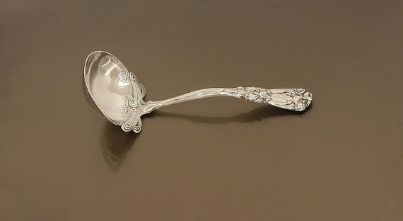 Gravy Ladle – Iris by Durgin -  Retailed by Carter Bros. – Art Nouveau 1900 – Monogram T -  Sterling Silver