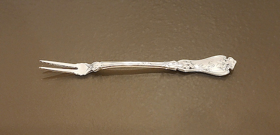 2 Tine Butter Pick - Mono S - Violet by Whiting Sterling Silver 5-3/4"