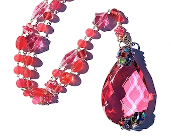 Gigantisch HEET ROZE Tsjechisch kristal + Swarovski Drama Drop 1 van 1 handgekoppelde vintage kralen Gay Isber-ketting
