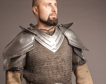 Elven shoulders and Gorget