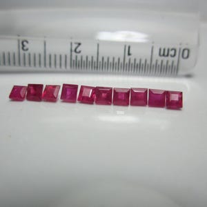 Naturlig Rubin Fyrkantig Slipad 2,5 mm Ädelsten