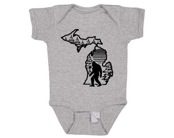 Mono de Yeti en el bosque para niños - Yeti de Michigan - Nativo de Michigan - Sasquatch de Michigan - Niños de Michigan