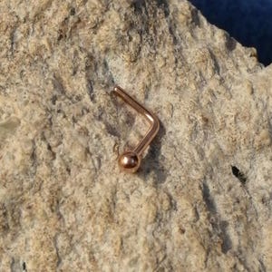 Kugelende | Rose Vergoldeter Chirurgenstahl | Schlichte dezente Ohrstecker | L-Form L Bend Nasenstecker | Schlichtes Nasenloch Piercing | 0,8mm 1mm | UK Verkäufer