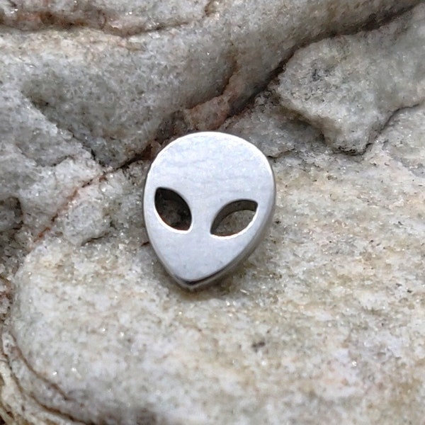 Alien Face UFO Space | Titanium Flat Back Labret Stud Earring | 1.2mm (16g) Gauge | Tragus Ear Cartilage Lip Helix Piercings | UK Seller