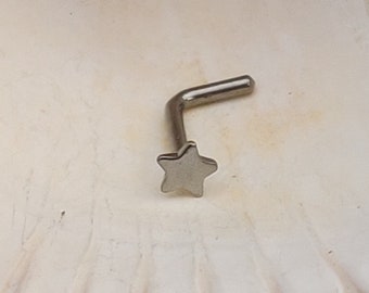 Schlichter Stern | L-förmiger Implant-Grade-Titan-Nasenstecker | L Biegung Nasenloch Ring | Body-Piercing-Schmuck | 0,8mm 20g / 1mm 18g | UK Verkäufer