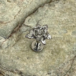 Piercing a bottone in titanio con bocciolo di rosa, 1,2 mm, 16 g, labret piatto, anello per cartilagine, conchiglia, elica, trago