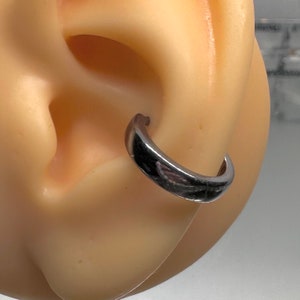 Anillo de titanio de grado implante con banda ancha y lisa, con cierre de clic, para hélice, 1,2 mm x 8 mm, 10 mm y 12 mm, para piercing corporal, vendedor en el Reino Unido.