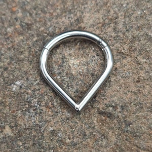 Wishbone Tear Drop Shape | Implant Grade Titanium | Triangle Hinged Septum Clicker Ring | Septum Hoop | Helix Cartilage Piercing | UK Seller