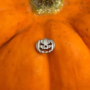 Jack-O-Lantern Pumpkin Halloween | Titanium Internally Threaded Stud | 1.2mm (16g) | For lip, tragus, helix, conch, ear cartilage piercings