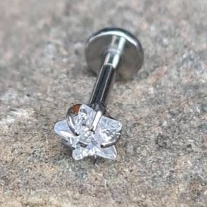 Star Shaped Crystal Prong Set CZ | Implant Grade Titanium | Labret Flat Back Stud | For Ear Cartilage Helix Tragus Lip Piercings | UK Seller