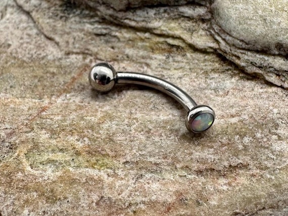 Single White Fire Opal (16g) Vertical Labret Piercing 6-12mm