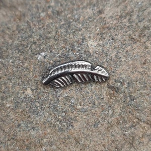 Feder-Innengefädelter Titan-Piercing-Bolzen | Flachen Rücken Labret Ohrring | Knorpel Tragus Conch Piercings | Körperschmuck | UK Verkäufer