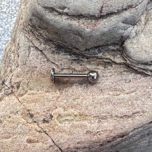 Stud Labret | Titane de qualité implant à filetage interne | 1,2 mm (16 g) | Pour lèvres, oreilles, conque Helix Tragus, etc. | Barre de piercing de base | Vendeur britannique