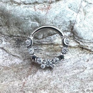 Pavê de Cristal Estrela e Lua | Anel de Piercing Articulado com Clicker de 1,2 mm (16 g) | Titânio Grau de Implante | Para Septo, Orelha, Daith Helix Hoop | Vendedor no Reino Unido