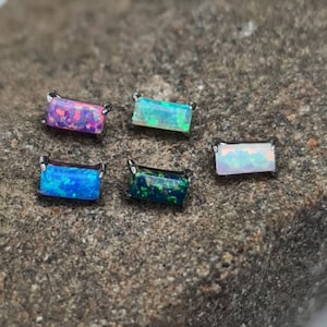 Feueropal im Baguetteschliff | Implant Grade Titan | Innengewinde Labret Stud | Tragus Tragus Ohrstecker | 1,2mm | UK Verkäufer