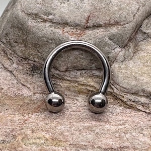 Rundhantel | schlichter Hufeisen Ring | 1,6 mm (14g) Messrahmen | Innengefädeltes Implant Grade Titanium | Septum Helix Daith-Piercing