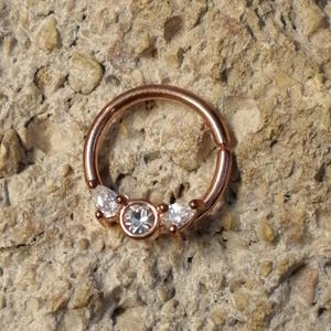 Crystal Gem Cluster Rose Gold Platte chirurgischem Stahl Naht Ring - UK Verkäufer - Ohr, Daith, Septum etc. Piercings