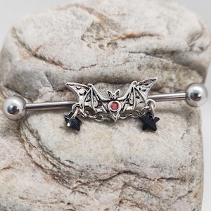 Bastão de cristal vermelho com pingente de estrela preta | Andaime incomum/Barra industrial | Vendedor no Reino Unido | Barra de piercing de orelha | Joia de piercing corporal gótico