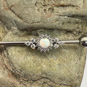 Fire Opal Halo CZ Trinity Cluster | Steiger/industriële piercinghalter | VK-verkoper | Pretty-oorpiercing | Bijzondere lichaamssieraden