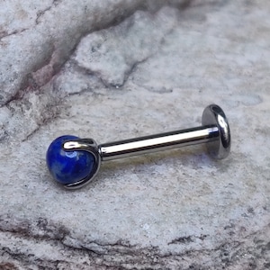 Pietra incastonata con punte di lapislazzuli / 1,2 mm 16 g titanio perno posteriore piatto / Piercing con medusa, labbro, elica, cartilagine, conchiglia / Venditore nel Regno Unito