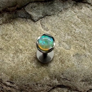 4mm Green Fire Opal | 1.2mm 16g Titanium Flat Back Stud | Medusa Labret Helix Cartilage Conch Tragus Earring | Piercing Jewelry | UK Seller