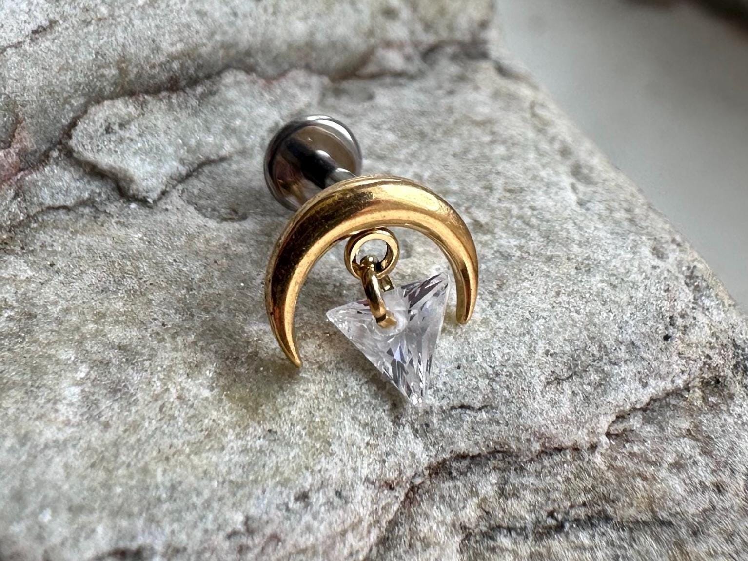 Flat Top Vertical Labret Piercing - Etsy