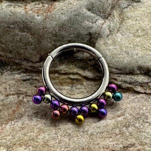 Eloxierte Regenbogen Perlenzier | 1.2 mm (16g) Clicker Klappbrisur Ring | Implant Grade Titan | Für Septum Ohr Daith Helix | UK Verkäufer
