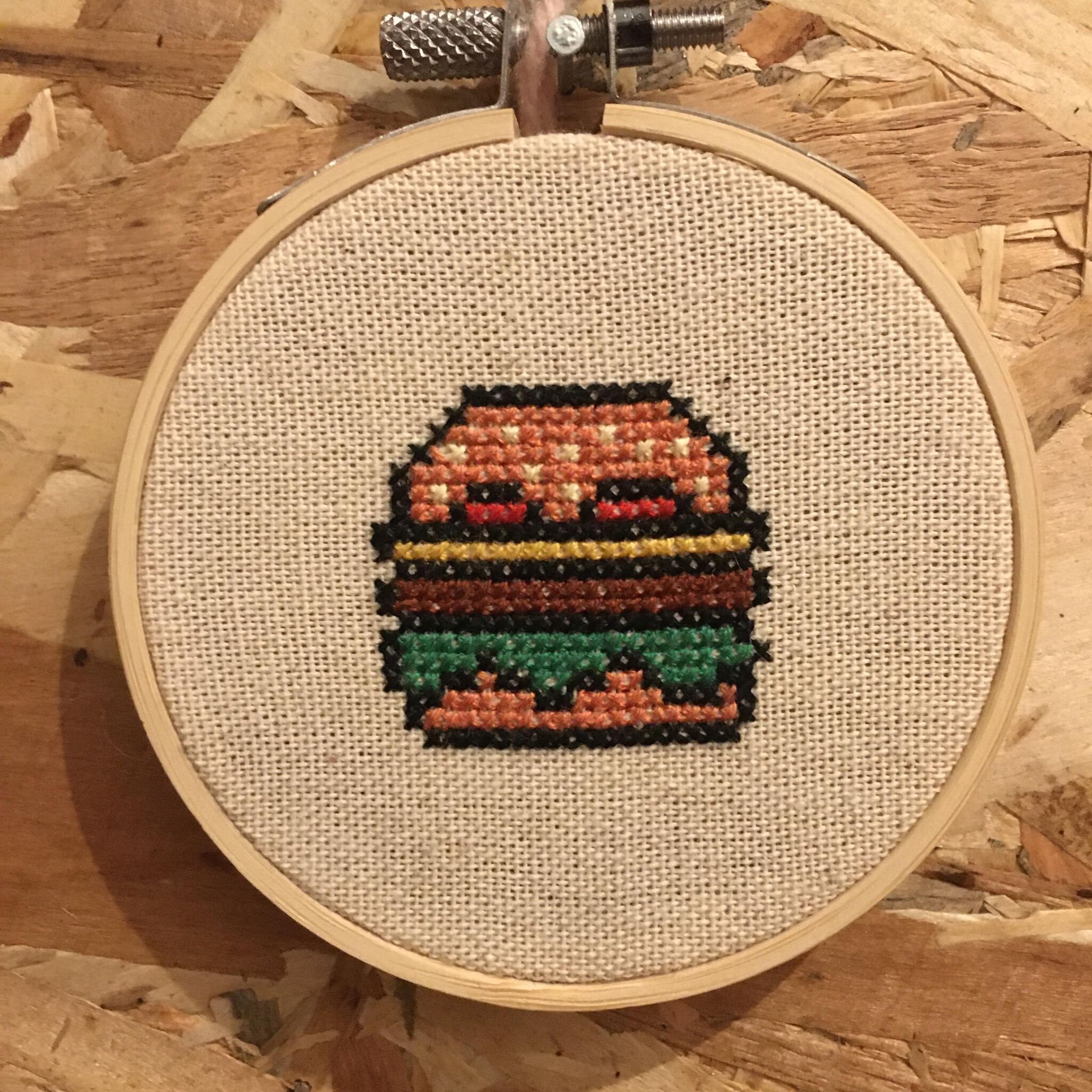 Mini Cadre Déco Cercle à Broder Toile Coton Burger Broderie Fait Main