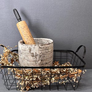 Tiefer Holzschalen-Übertopf - Rustikaler Holztopf für Zimmerpflanzen, dekoratives Herzstück, handgefertigter Naturholzbehälter