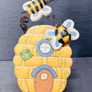 Handcrafted Ceramic Honey Pot Canister - Rustic Bee Keeper Jar for Honey Storage & Kitchen Decor Accessory
