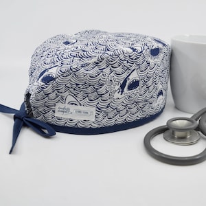 Gorro quirúrgico de tiburón raro: Agotado. Querida Stella, Dark and Stormy, tela de algodón, hecho a mano, gorro forrado.