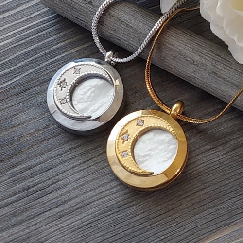 Collier urne médaillon croissant de lune, bijou en nacre pour cendres, pendentif souvenir céleste