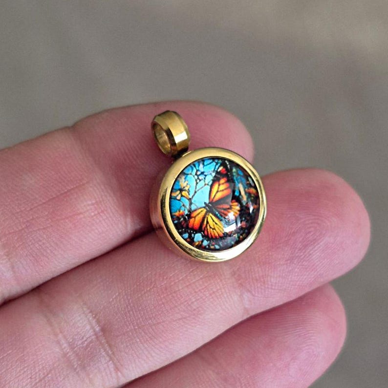 Small Butterfly Memorial Locket Necklace : Cremation Ashes Jewelry, Keepsake Gifts, Monarch Butterflies Urn Pendant bild 4