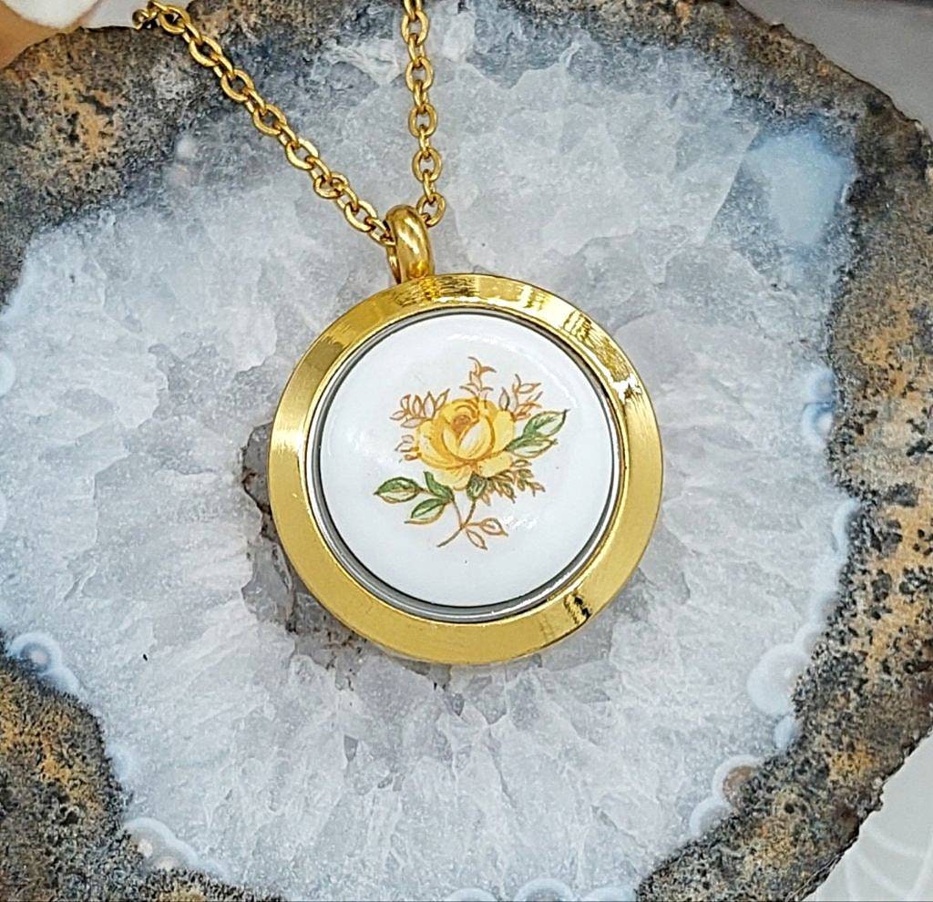 Yellow Rose Keepsake Locket Urn Necklace for Ashes Jewelry Rose Urn Necklace Gift for Mom Grandma Daughter Memorial Cremation Jewelry