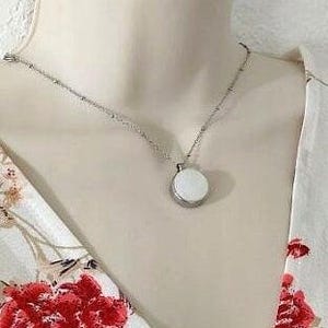 Médaillon urne funéraire opalescent | Pendentif commémoratif sur mesure | Collier urne funéraire | Bijou de crémation pour femme image 5