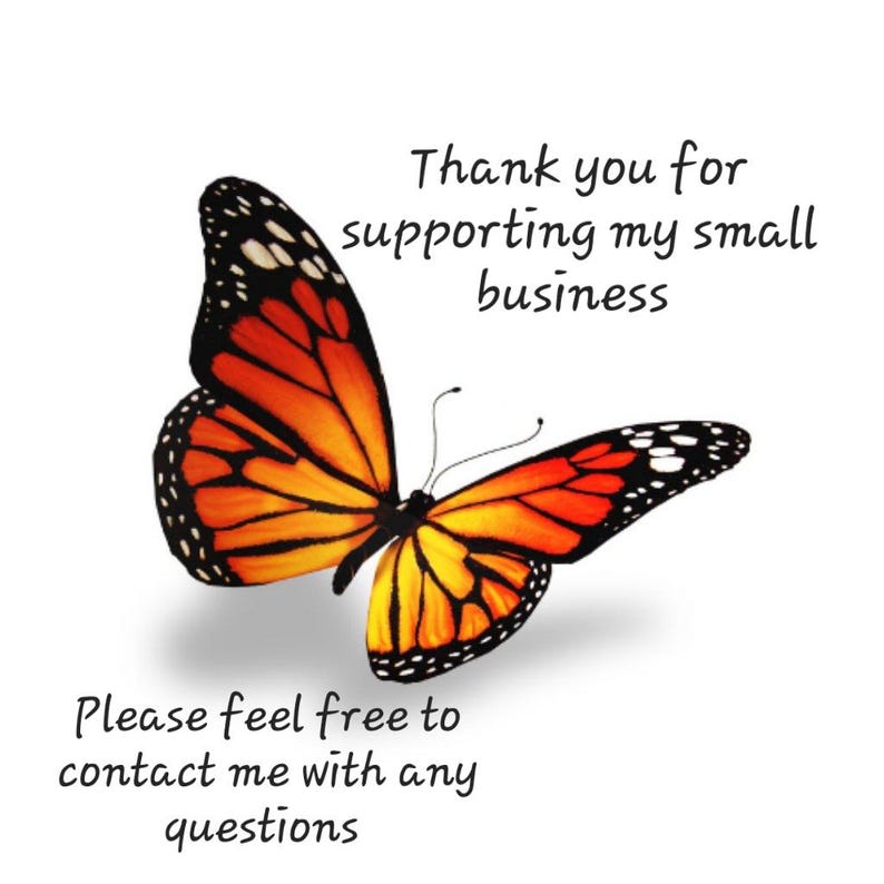 Pu&ograve; includere: Una farfalla monarca con ali di un vibrante colore arancione e nero &egrave; centrata su uno sfondo bianco. Sopra la farfalla, il testo recita: Thank you for supporting my small business. Sotto la farfalla, il testo recita: Please feel free to contact me with any questions.