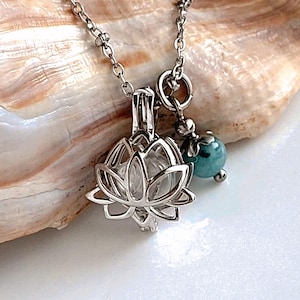 Collar de urna de flor de loto de plata esterlina con dije. Opción: medallón de cremación, colgantes conmemorativos.