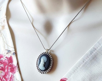 Wolf Cremation Jewelry Pendant : Urn Necklace for Ashes | Stainless Steel Cremation Jewelry | Keepsake Gifts