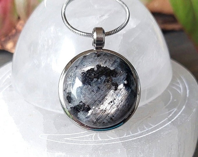 Black Larvikite Crystal Locket | Keepsake Jewelry | Urn Necklace for Ashes | Condolence Gift | Cremation Jewelry Pendant for Cremains