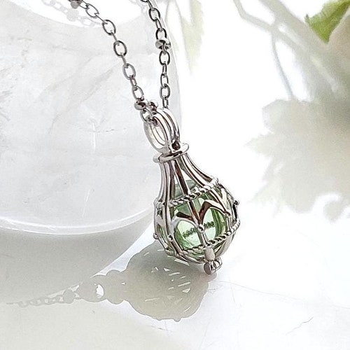 Médaillon funéraire en argent sterling en forme de larme avec sphère en verre (couleur au choix) | Collier urne miniature | Pendentif en verre | Souvenir de cendres commémoratif