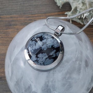 Collar con medallón de obsidiana de copo de nieve, joyería conmemorativa de cremación, colgante de urna de acero inoxidable para cenizas