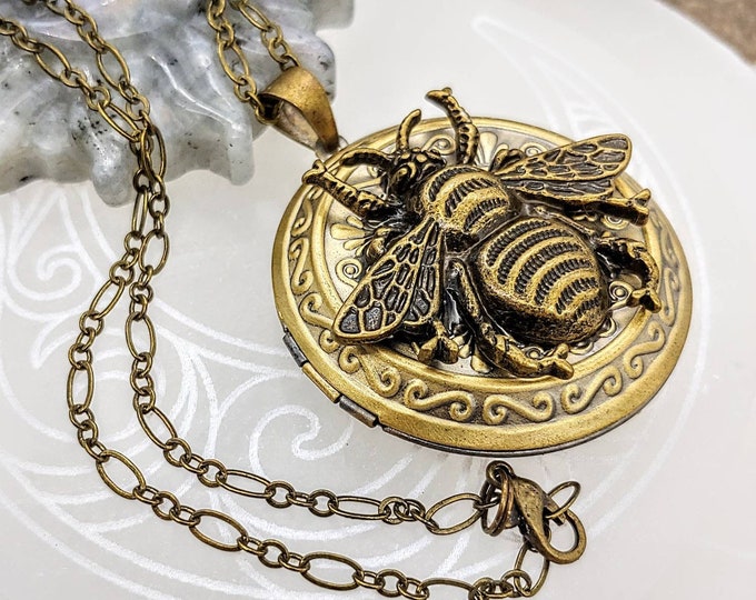 Vintage Inspired Bronze Bumble Bee Locket | Beekeeper Urn Jewelry | Bee Jewelry | Urn Necklace | Honey Bee Locket | DIY Cremation Jewelry