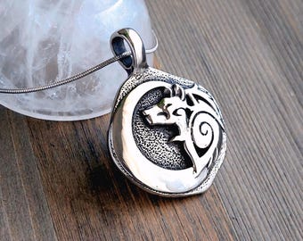 Stainless Steel Wolf Locket | Jewelry for Ashes, Locks of Hair, Pet Fur | Memorial Jewellery | Keepsake Lockets | Cremation Ash Pendant