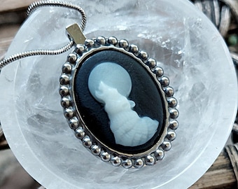 Howling Wolf Cremation Urn Pendant, Stainless Steel Memorial Jewelry, Necklace for Ashes, Keepsake Gifts